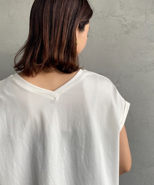 JEANS FACTORY （ジーンズファクトリー）の「[MAISON DE L'ALLURE/メゾンドゥラリュール] ラバーロゴプリントTシャツ（Tシャツ/カットソー・レディース・グレイッシュベージュ/ブラック/オフホワイト/グリーン・F）」の16枚目の写真