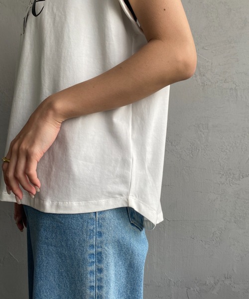 JEANS FACTORY （ジーンズファクトリー）の「[MAISON DE L'ALLURE/メゾンドゥラリュール] ラバーロゴプリントTシャツ（Tシャツ/カットソー・レディース・グレイッシュベージュ/ブラック/オフホワイト/グリーン・F）」の15枚目の写真