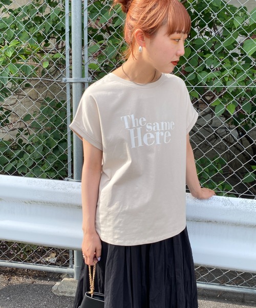 JEANS FACTORY （ジーンズファクトリー）の「[MAISON DE L'ALLURE/メゾンドゥラリュール] ラバーロゴプリントTシャツ（Tシャツ/カットソー・レディース・グレイッシュベージュ/ブラック/オフホワイト/グリーン・F）」の17枚目の写真