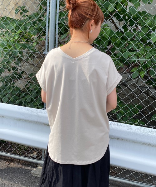 JEANS FACTORY （ジーンズファクトリー）の「[MAISON DE L'ALLURE/メゾンドゥラリュール] ラバーロゴプリントTシャツ（Tシャツ/カットソー・レディース・グレイッシュベージュ/ブラック/オフホワイト/グリーン・F）」の19枚目の写真