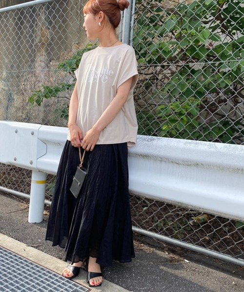 JEANS FACTORY （ジーンズファクトリー）の「[MAISON DE L'ALLURE/メゾンドゥラリュール] ラバーロゴプリントTシャツ（Tシャツ/カットソー・レディース・グレイッシュベージュ/ブラック/オフホワイト/グリーン・F）」の6枚目の写真