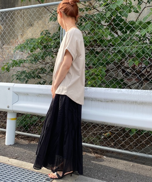 JEANS FACTORY （ジーンズファクトリー）の「[MAISON DE L'ALLURE/メゾンドゥラリュール] ラバーロゴプリントTシャツ（Tシャツ/カットソー・レディース・グレイッシュベージュ/ブラック/オフホワイト/グリーン・F）」の21枚目の写真