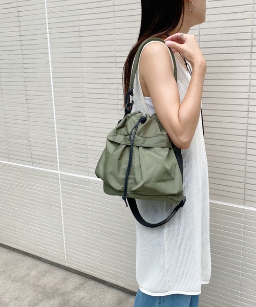 MYMOOD.（マイムード）の「2WAYミリタリー巾着ショルダーバッグ（ショルダーバッグ・レディース・カーキ/アイボリー/ブラック・FREE）」の8枚目の写真