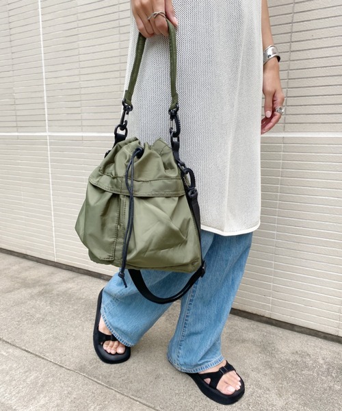 MYMOOD.（マイムード）の「2WAYミリタリー巾着ショルダーバッグ（ショルダーバッグ・レディース・カーキ/アイボリー/ブラック・FREE）」の14枚目の写真