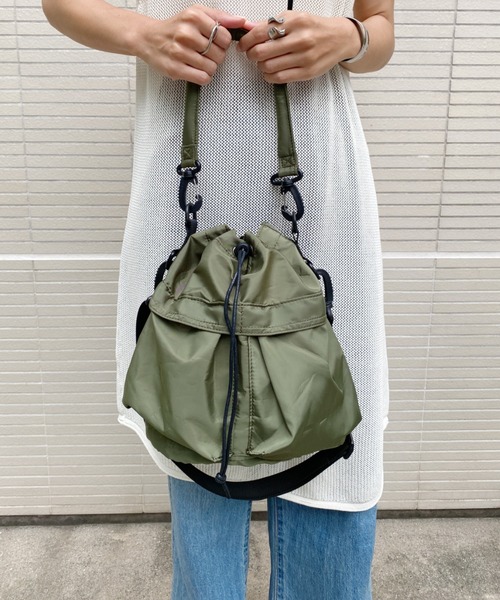 MYMOOD.（マイムード）の「2WAYミリタリー巾着ショルダーバッグ（ショルダーバッグ・レディース・カーキ/アイボリー/ブラック・FREE）」の7枚目の写真