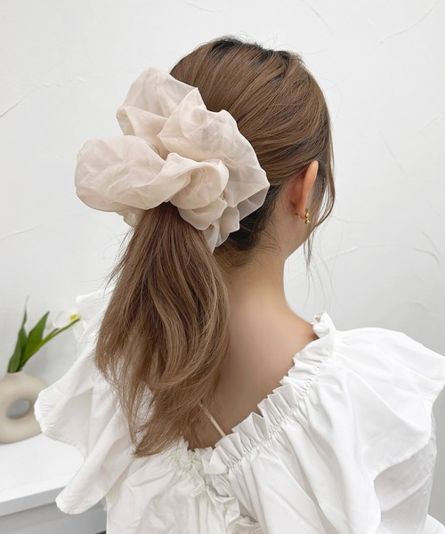 apres jour（アプレジュール）の「【apres jour×ARIAZ】シアーシュシュ（シュシュ・レディース・ブラック/ピンクベージュ/スモークピンク/アイボリー/ミント・FREE）」の4枚目の写真