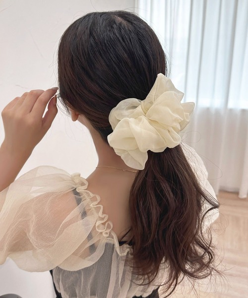 apres jour（アプレジュール）の「【apres jour×ARIAZ】シアーシュシュ（シュシュ・レディース・ブラック/ピンクベージュ/スモークピンク/アイボリー/ミント・FREE）」の2枚目の写真