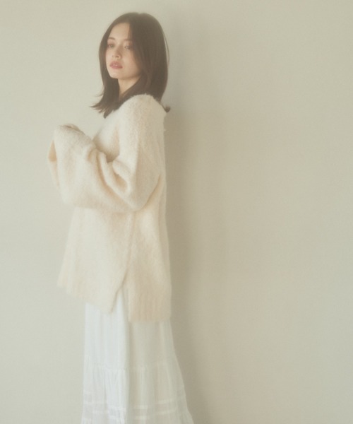 pomiii（ポミー）の「オーバーサイズフレアニット（ニット/セーター・レディース・ライトブルー/アイボリー・FREE）」の4枚目の写真