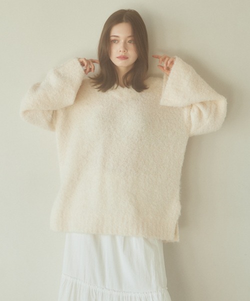 pomiii（ポミー）の「オーバーサイズフレアニット（ニット/セーター・レディース・ライトブルー/アイボリー・FREE）」の3枚目の写真