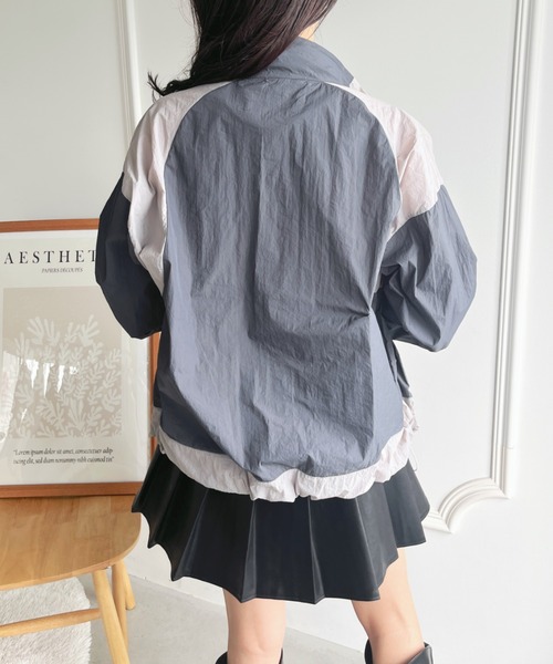 CLEA（クレア）の「スタンドカラーマウンテンパーカー（ブルゾン・レディース・レッド/グレー・M）」の7枚目の写真