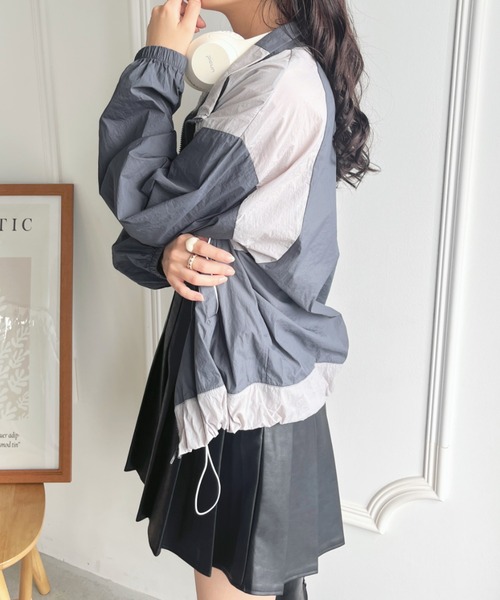 CLEA（クレア）の「スタンドカラーマウンテンパーカー（ブルゾン・レディース・レッド/グレー・M）」の6枚目の写真