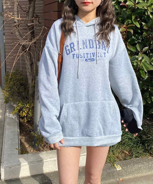 NANEA(ナネア)の「ロゴプリントプルパーカースウェット裏起毛(パーカー・レディース・グレー/ピンク・フリー)」の20枚目の写真
