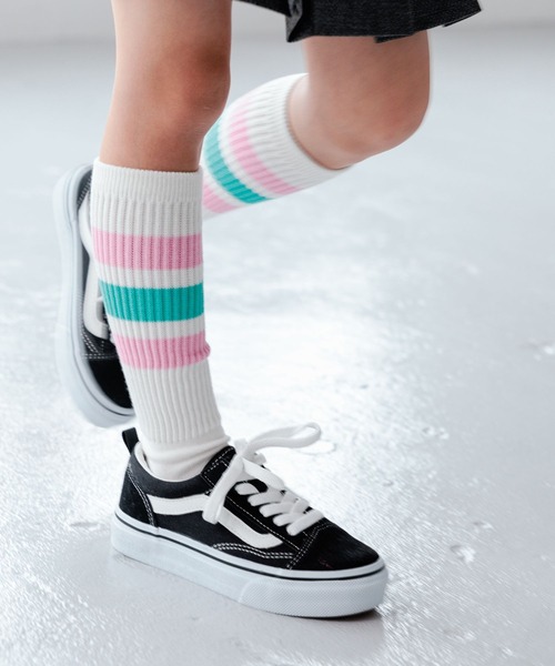 LOWRYS FARM(ローリーズファーム)の「フトラインハイソックス 979828(ソックス/靴下・キッズ・ピンク/ネイビー/ブラック/パープル/グリーン・LARGE/MEDIUM)」の5枚目の写真