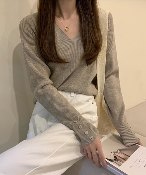 Silly（シリー）の「【韓国ファッションに活躍のニットトップス】スリーブボタンニット（ニット/セーター・レディース・ブラウン/ホワイト/ベージュ/ブラック/アイボリー・FREE）」の5枚目の写真