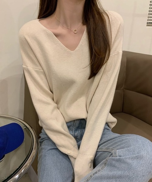 Silly（シリー）の「【韓国ファッションに活躍のニットトップス】スリーブボタンニット（ニット/セーター・レディース・ブラウン/ホワイト/ベージュ/ブラック/アイボリー・FREE）」の3枚目の写真