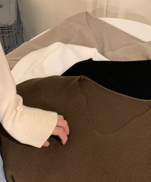 Silly（シリー）の「【韓国ファッションに活躍のニットトップス】スリーブボタンニット（ニット/セーター・レディース・ブラウン/ホワイト/ベージュ/ブラック/アイボリー・FREE）」の15枚目の写真