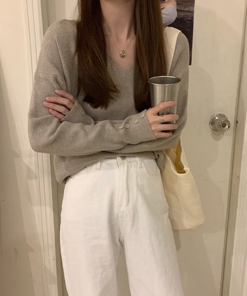 Silly（シリー）の「【韓国ファッションに活躍のニットトップス】スリーブボタンニット（ニット/セーター・レディース・ブラウン/ホワイト/ベージュ/ブラック/アイボリー・FREE）」の12枚目の写真