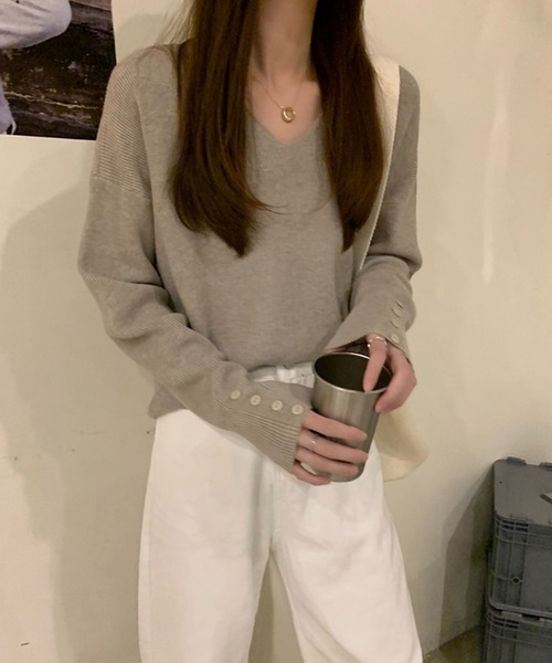 Silly（シリー）の「【韓国ファッションに活躍のニットトップス】スリーブボタンニット（ニット/セーター・レディース・ブラウン/ホワイト/ベージュ/ブラック/アイボリー・FREE）」の13枚目の写真