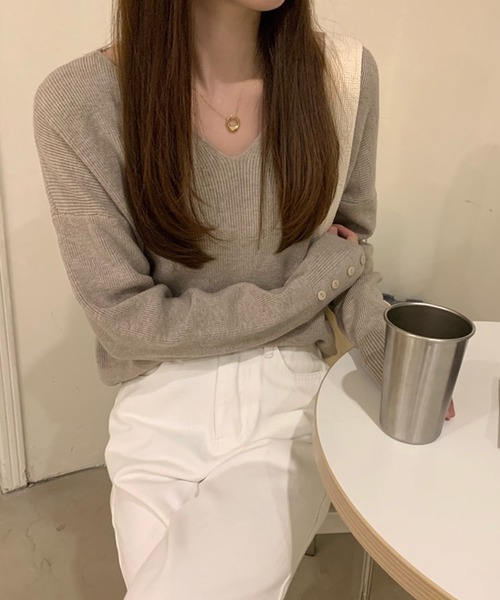 Silly（シリー）の「【韓国ファッションに活躍のニットトップス】スリーブボタンニット（ニット/セーター・レディース・ブラウン/ホワイト/ベージュ/ブラック/アイボリー・FREE）」の11枚目の写真