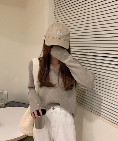 Silly（シリー）の「【韓国ファッションに活躍のニットトップス】スリーブボタンニット（ニット/セーター・レディース・ブラウン/ホワイト/ベージュ/ブラック/アイボリー・FREE）」の21枚目の写真