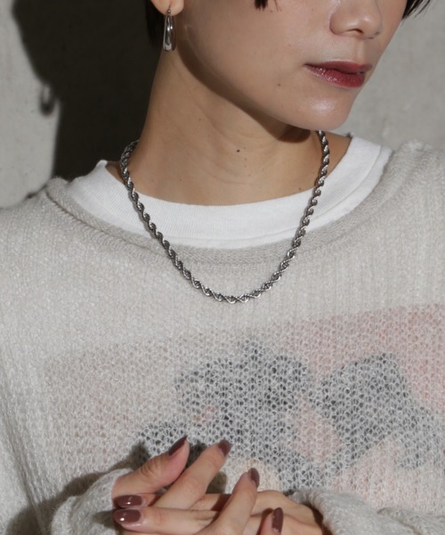 TUWAKRIM（トゥワクリム）の「(TUWAKRIM)<シルバーROSE BUD限定カラー>ツイストチェーンネックレス（ネックレス・レディース・シルバー/ゴールド・FREE）」の2枚目の写真