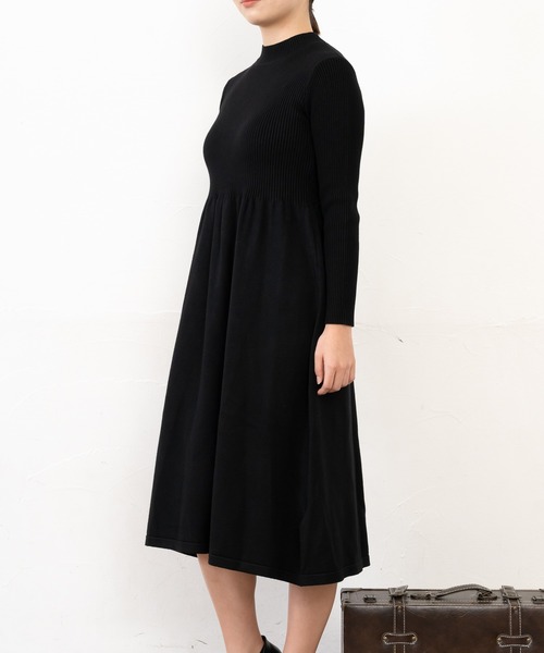 Primazel（プリマゼル）の「リブニットミモレ丈フレアワンピース（ワンピース・レディース・ブラック/モカ・M）」の12枚目の写真