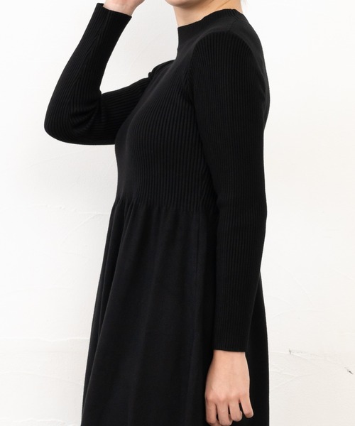 Primazel（プリマゼル）の「リブニットミモレ丈フレアワンピース（ワンピース・レディース・ブラック/モカ・M）」の13枚目の写真