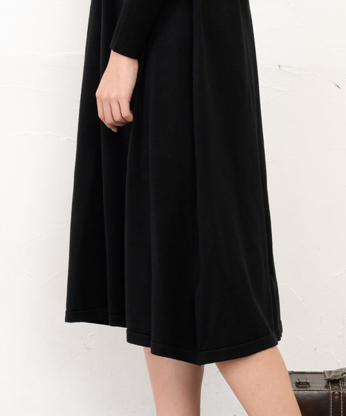 Primazel（プリマゼル）の「リブニットミモレ丈フレアワンピース（ワンピース・レディース・ブラック/モカ・M）」の14枚目の写真