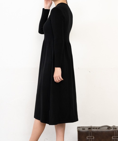 Primazel（プリマゼル）の「リブニットミモレ丈フレアワンピース（ワンピース・レディース・ブラック/モカ・M）」の18枚目の写真