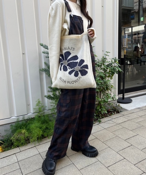 【美品】希少‼️ コットン ニット ベーシック 花柄 フラワー　Niche. somari imagination花柄刺繍Vネックニット』レディース