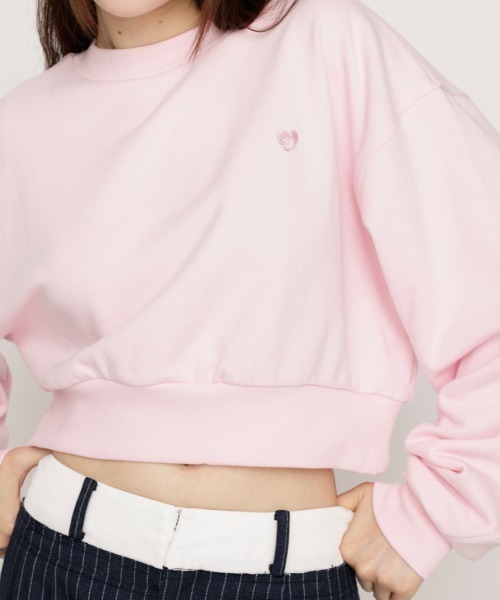 SLY（スライ）の「LOGO CROPPED SW TOPS ロゴ クロップド スウェット トップス（スウェット・レディース・ホワイト/ブラック/ライトピンク/杢グレー・FREE）」の4枚目の写真