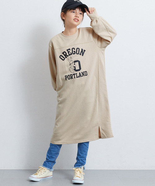 coca(coca)(コカ)の「キッズ スリットロゴワンピース(ワンピース・キッズ・ブラック/ベージュ・110/120/130/140/150)」の2枚目の写真