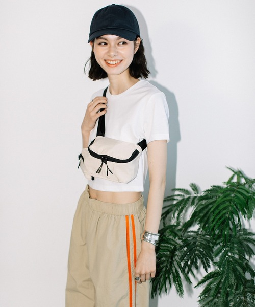 Beau're(ヴュレ)の「BEAURE ヴュレ マルチ ポーチ 付き スクエア ボディバッグ(ボディバッグ/ウエストポーチ・レディース・ラベンダー/ベージュ/サックスブルー/カーキ/ブラック/アイボリー・FREE)」の2枚目の写真