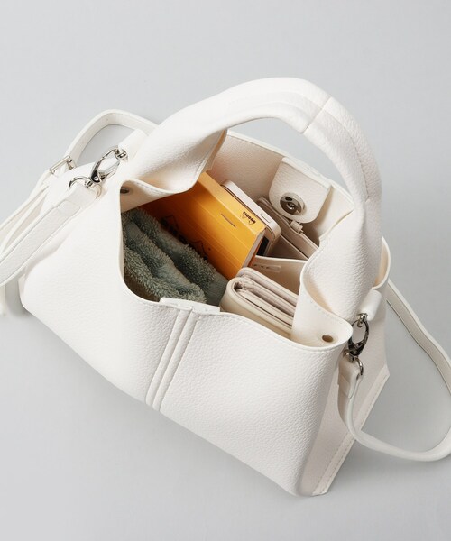 THE SHOP TK （ザ ショップ ティーケー ）の「◆【2way肩紐付き】シュリンクミドルトート（ハンドバッグ・レディース・オフホワイト/グレー/ブラック・00）」の12枚目の写真