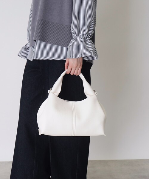 THE SHOP TK （ザ ショップ ティーケー ）の「◆【2way肩紐付き】シュリンクミドルトート（ハンドバッグ・レディース・オフホワイト/グレー/ブラック・00）」の2枚目の写真