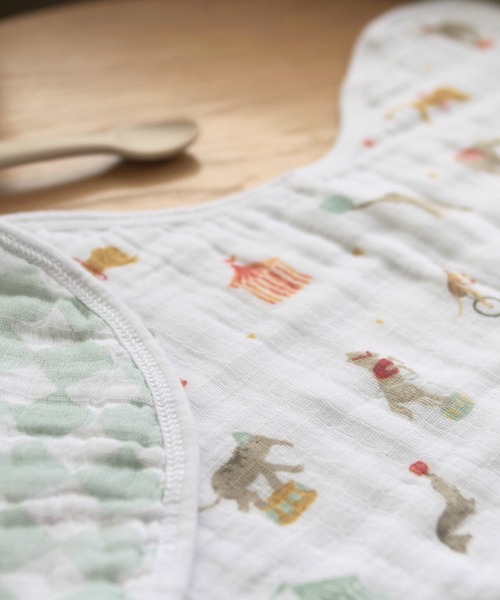 aden + anais essentials（エイデンアンドアネイエッセンシャルズ）の「バーピービブ（スタイ/よだれかけ・キッズ・ホワイト×カーキブラウン/ホワイト×グリーン/アニマル/ホワイト×ピンク・FREE）」の9枚目の写真