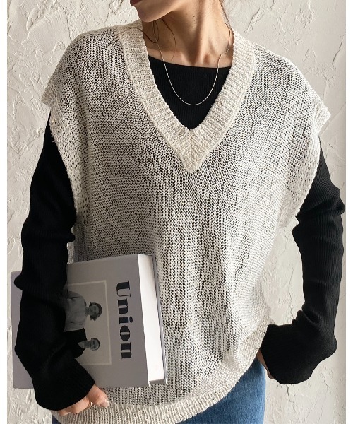 She's Closet(シーズクローゼット)の「深Vネックロング丈グリッターラメスパンコール透かし編みシアーニットベスト(ベスト・レディース・ブラック/アイボリー/グレー・FREE)」の7枚目の写真