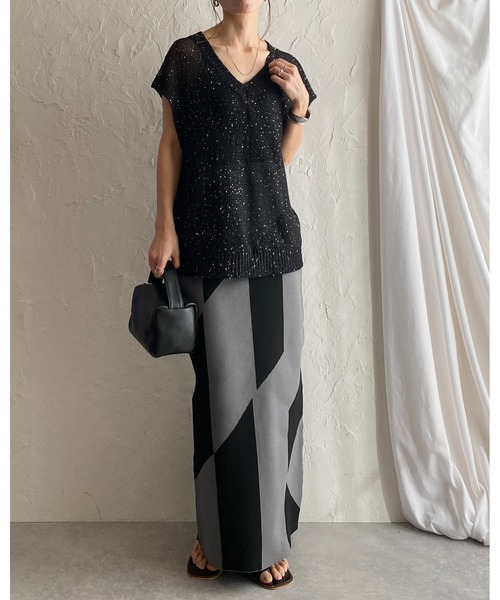She's Closet(シーズクローゼット)の「深Vネックロング丈グリッターラメスパンコール透かし編みシアーニットベスト(ベスト・レディース・ブラック/アイボリー/グレー・FREE)」の8枚目の写真