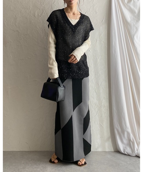 She's Closet(シーズクローゼット)の「深Vネックロング丈グリッターラメスパンコール透かし編みシアーニットベスト(ベスト・レディース・ブラック/アイボリー/グレー・FREE)」の10枚目の写真