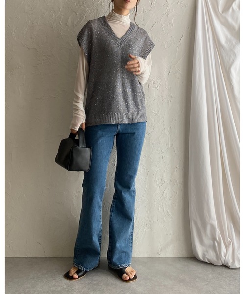 She's Closet(シーズクローゼット)の「深Vネックロング丈グリッターラメスパンコール透かし編みシアーニットベスト(ベスト・レディース・ブラック/アイボリー/グレー・FREE)」の11枚目の写真