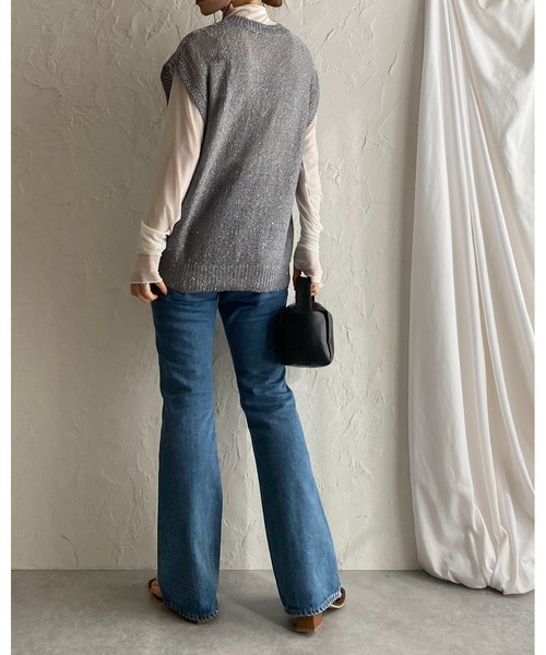She's Closet(シーズクローゼット)の「深Vネックロング丈グリッターラメスパンコール透かし編みシアーニットベスト(ベスト・レディース・ブラック/アイボリー/グレー・FREE)」の12枚目の写真