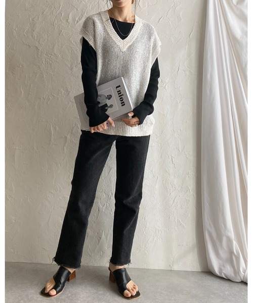 She's Closet(シーズクローゼット)の「深Vネックロング丈グリッターラメスパンコール透かし編みシアーニットベスト(ベスト・レディース・ブラック/アイボリー/グレー・FREE)」の16枚目の写真