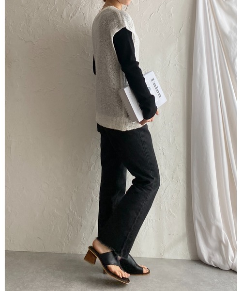 She's Closet(シーズクローゼット)の「深Vネックロング丈グリッターラメスパンコール透かし編みシアーニットベスト(ベスト・レディース・ブラック/アイボリー/グレー・FREE)」の17枚目の写真