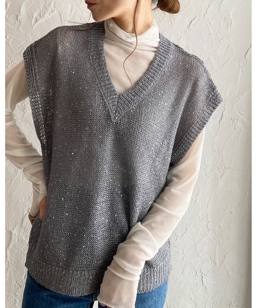 She's Closet(シーズクローゼット)の「深Vネックロング丈グリッターラメスパンコール透かし編みシアーニットベスト(ベスト・レディース・ブラック/アイボリー/グレー・FREE)」の20枚目の写真