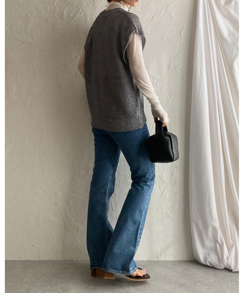 She's Closet(シーズクローゼット)の「深Vネックロング丈グリッターラメスパンコール透かし編みシアーニットベスト(ベスト・レディース・ブラック/アイボリー/グレー・FREE)」の22枚目の写真