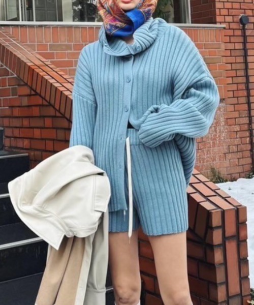 AMAIL(アマイル)の「Ribrib turtle cardigan(カーディガン/ボレロ・レディース・ブラック/ブルー・FREE)」の2枚目の写真