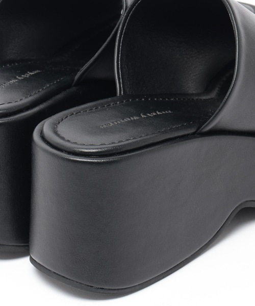 mysty woman（ミスティウーマン）の「プラットフォームサンダル 109246（サンダル・レディース・ブラック/ベージュ・MEDIUM/LARGE）」の21枚目の写真