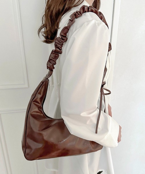 apres jour clair(アプレジュールクレア)の「【apres jour clair】ギャザーショルダーバッグ【ZOZOTOWN限定アイテム】(ショルダーバッグ・レディース・アイボリー/シルバー/ブラック/ダークブラウン・フリー)」の9枚目の写真