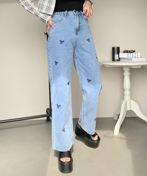 non-hedge（ノンヘッジ）の「リボン刺繍ストレートデニムパンツ（デニムパンツ・レディース・ブルー/ライトブルー・M/S）」の2枚目の写真