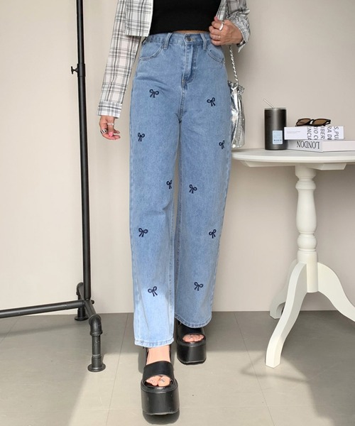 non-hedge（ノンヘッジ）の「リボン刺繍ストレートデニムパンツ（デニムパンツ・レディース・ブルー/ライトブルー・M/S）」の4枚目の写真